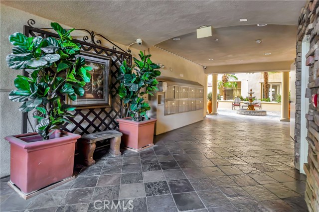 Detail Gallery Image 5 of 75 For 15206 Burbank Bld #209,  Sherman Oaks,  CA 91411 - 2 Beds | 2/1 Baths