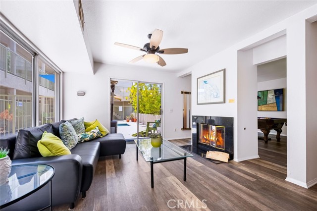 645 Chestnut Avenue, Long Beach CA: https://media.crmls.org/medias/e7365392-af67-49fc-803f-995668e499ea.jpg