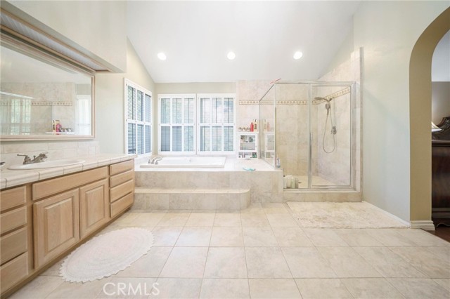 Detail Gallery Image 26 of 32 For 18741 Hillsboro Rd, Northridge,  CA 91326 - 5 Beds | 6/1 Baths