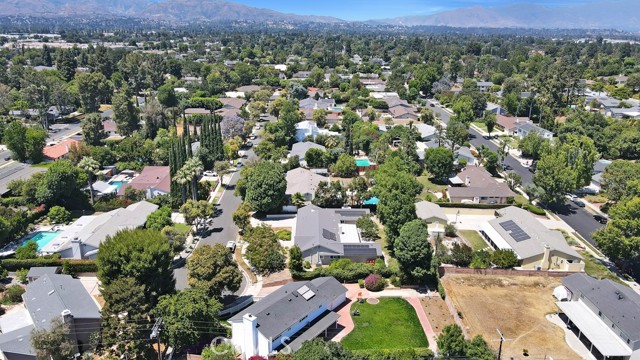 9500 Texhoma Avenue, Northridge CA: https://media.crmls.org/medias/e7371884-564a-445e-bb9d-3605f8b2f7ef.jpg