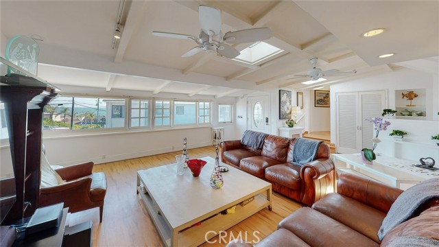 Detail Gallery Image 2 of 35 For 274 3 Diamond St, Laguna Beach,  CA 92651 - 3 Beds | 2/1 Baths