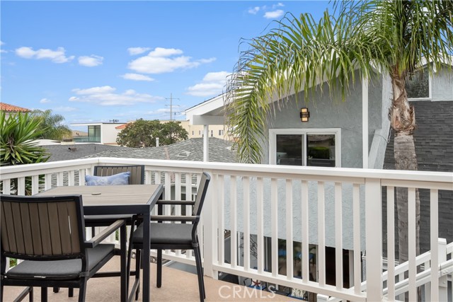 Deck Off Guest Suite over Garage