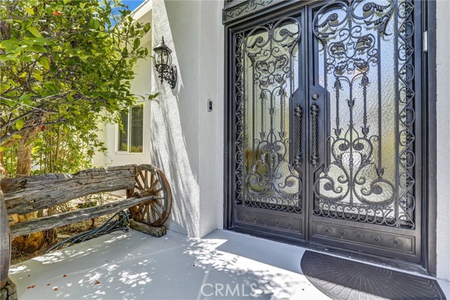 5115 Boda Pl, Woodland Hills CA: https://media.crmls.org/medias/e739eb54-fa53-4060-abc1-fd3a81301881.jpg