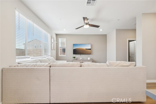 Detail Gallery Image 9 of 64 For 16233 Lozano St #2,  Fontana,  CA 92336 - 3 Beds | 2/1 Baths