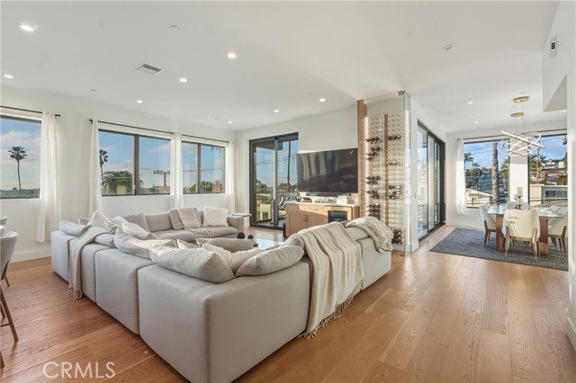 Detail Gallery Image 15 of 41 For 626 Longfellow, Hermosa Beach,  CA 90254 - 4 Beds | 5 Baths