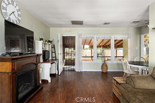 Detail Gallery Image 3 of 20 For 11031 Arbuckle Ave, –,  CA 91345 - 2 Beds | 1 Baths