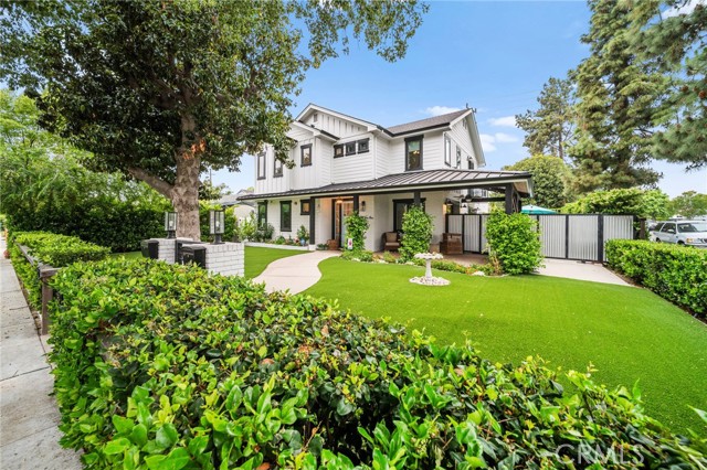 Detail Gallery Image 2 of 4 For 2601 W Chandler Bld, Burbank,  CA 91505 - 4 Beds | 3 Baths