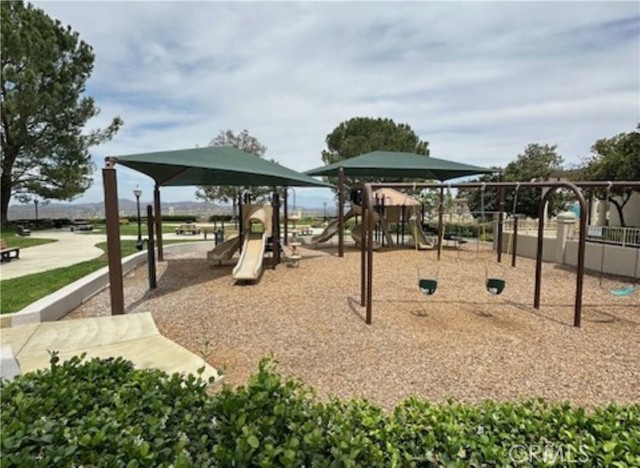 2 Villa Roma Street, Lake Elsinore CA: https://media.crmls.org/medias/e73b36d8-a0ba-43ab-931f-e236e308e309.jpg