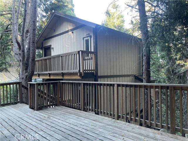 Detail Gallery Image 1 of 23 For 23878 Lakeview Dr, Crestline,  CA 92325 - 3 Beds | 2 Baths