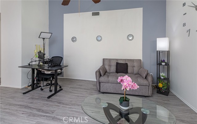 Detail Gallery Image 5 of 32 For 13982 Olive Grove, Sylmar,  CA 91342 - 2 Beds | 2 Baths