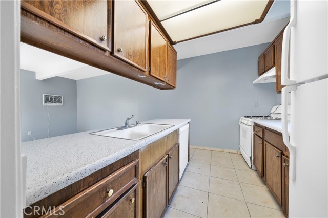 Detail Gallery Image 8 of 21 For 43643 Stanridge Ave, Lancaster,  CA 93535 - 2 Beds | 2 Baths