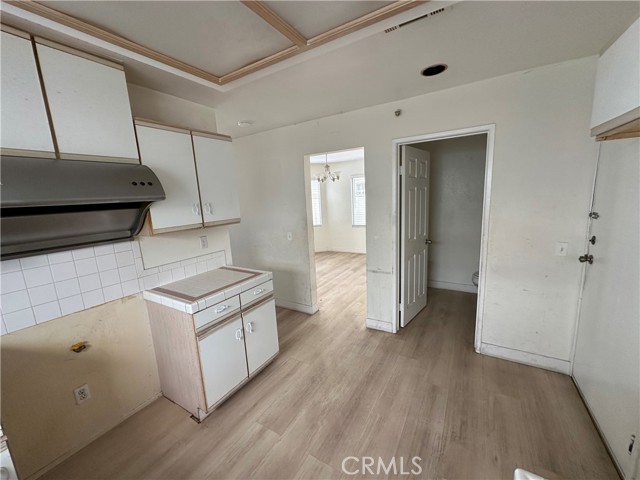 Detail Gallery Image 8 of 20 For 21041 Gault #C,  Canoga Park,  CA 91303 - 3 Beds | 2/1 Baths