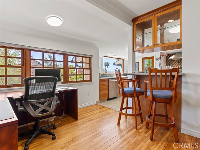 Detail Gallery Image 10 of 72 For 1012 N Sunset Canyon Dr, Burbank,  CA 91504 - 3 Beds | 2 Baths