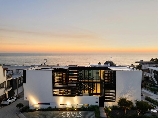 2821 Alma Avenue, Manhattan Beach CA: https://media.crmls.org/medias/e73cdb23-87a0-42ef-8693-92f516ea9f6f.jpg