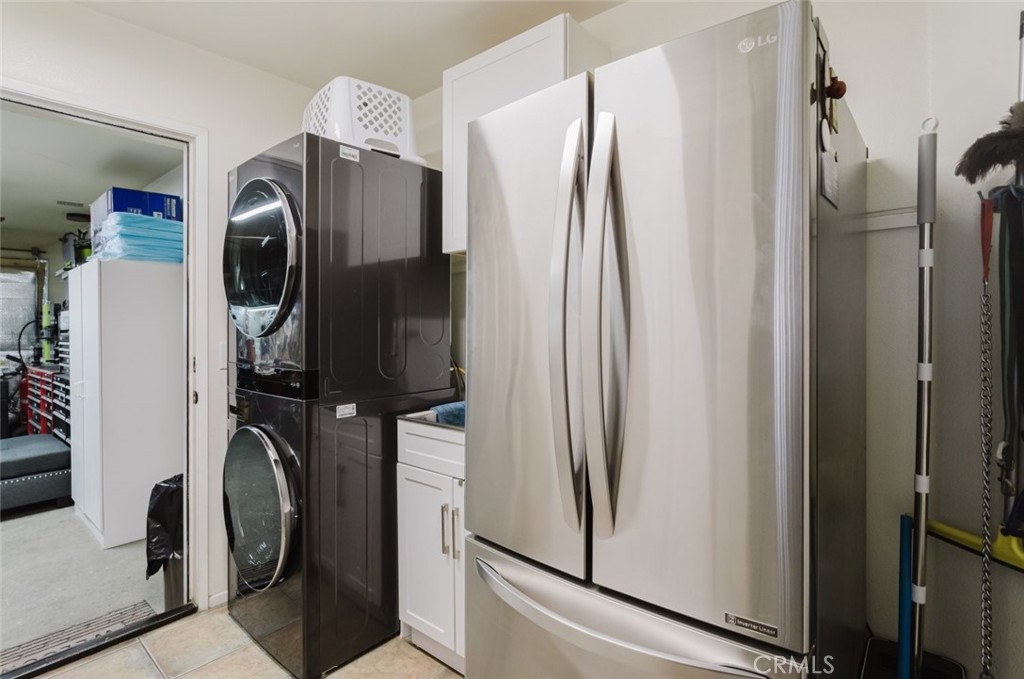 https://media.crmls.org/medias/e73d1664-d603-43c3-9e6a-12b61fa3044f.jpg?preset=X-Large