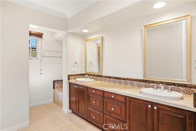 26 Woods Trail, Irvine CA: https://media.crmls.org/medias/e73d3ce3-79b9-412a-8719-caed7b810440.jpg