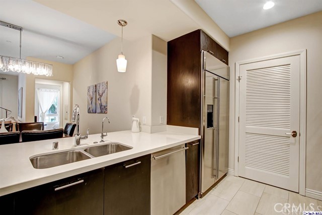 Detail Gallery Image 6 of 15 For 423 Caruso Ave, Glendale,  CA 91210 - 2 Beds | 2/1 Baths