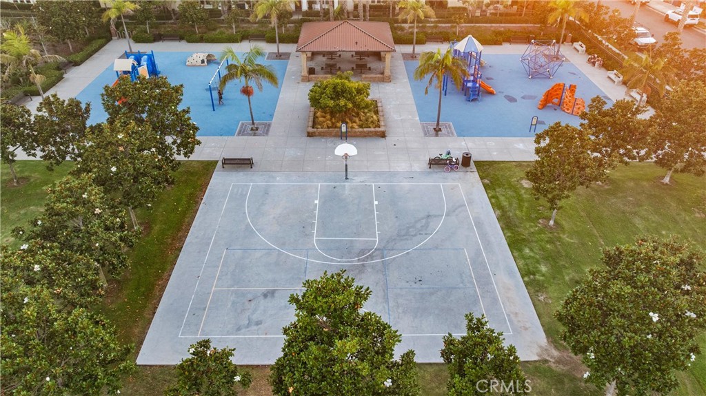https://media.crmls.org/medias/e73e8f93-410e-4f85-b23b-e176e3cdb1bb.jpg?preset=X-Large