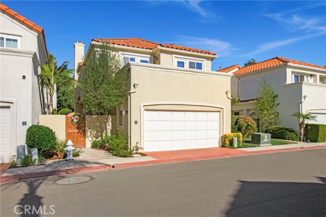 8 Saint Michael, Dana Point CA: https://media.crmls.org/medias/e73eddf6-42b3-4e5d-b471-7e265dcf2d44.jpg