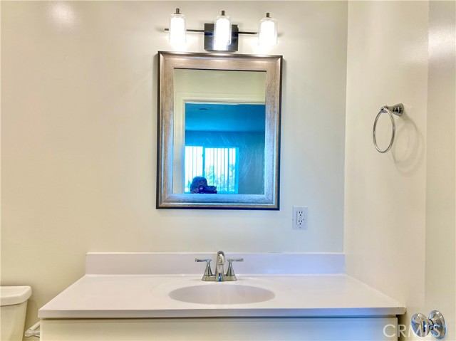 Detail Gallery Image 27 of 38 For 7327 Kester Ave #3,  Van Nuys,  CA 91405 - 4 Beds | 3/1 Baths