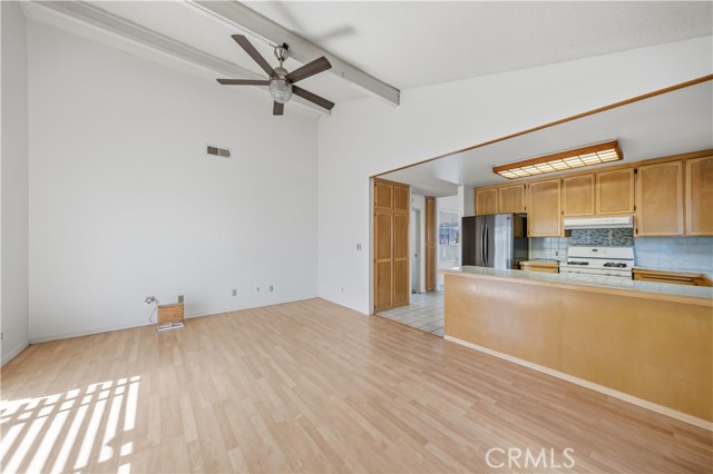 Detail Gallery Image 11 of 28 For 40 W Zane St, Long Beach,  CA 90805 - 4 Beds | 2 Baths