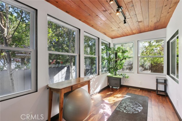 Detail Gallery Image 9 of 61 For 1165 Cherokee, Topanga,  CA 90290 - 3 Beds | 2 Baths