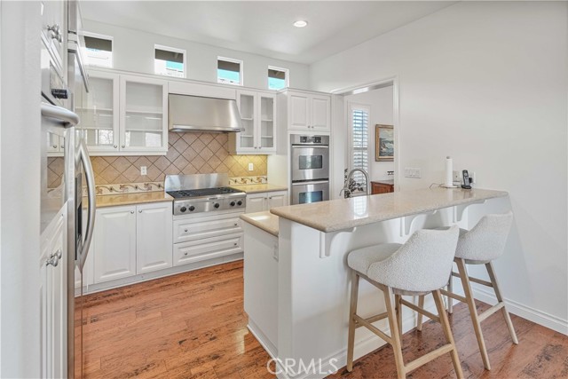 Detail Gallery Image 10 of 44 For 27976 Red Pine Ct, Valencia,  CA 91354 - 2 Beds | 3 Baths