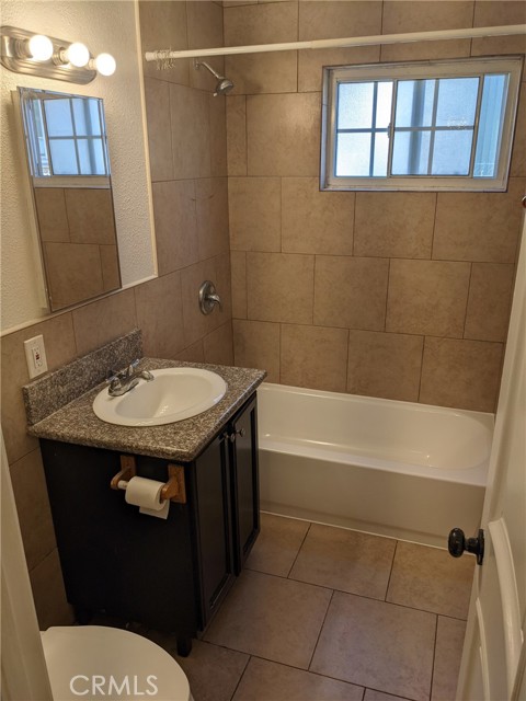 1708 Pine Avenue, Long Beach CA: https://media.crmls.org/medias/e73ff897-d9fa-4e62-9be2-2dfa03d65b12.jpg