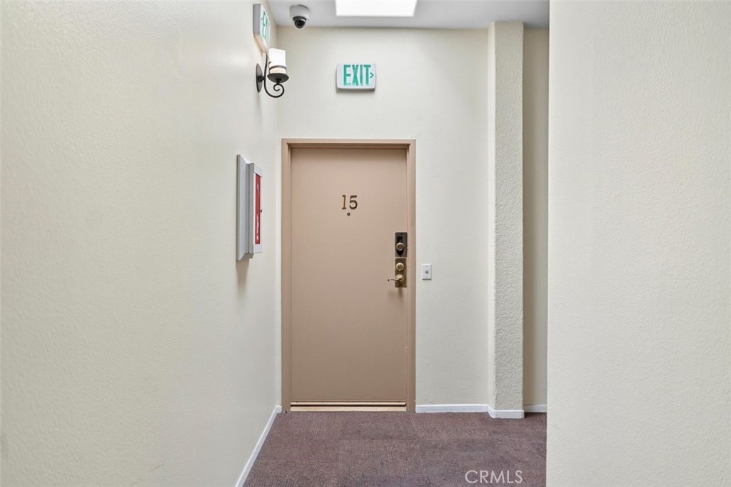 https://media.crmls.org/medias/e7402981-8431-4cb9-8c2b-d64c80eec7ab.jpg?preset=X-Large