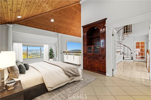 3916 Carnavon Way, Los Angeles CA: https://media.crmls.org/medias/e740ca62-7a3d-4c1d-9063-6866b1306586.jpg