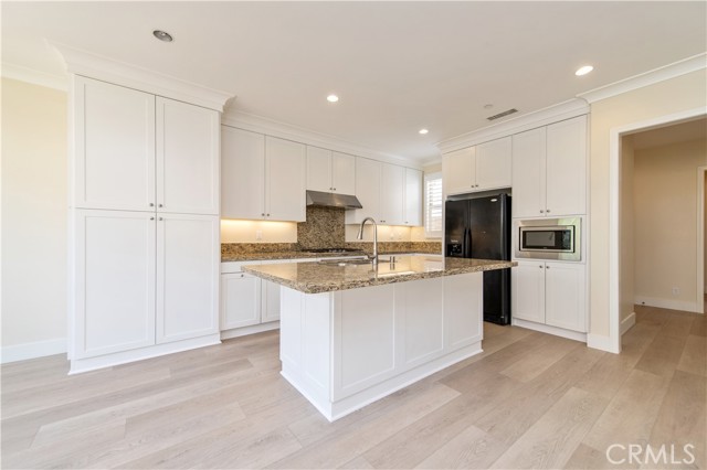 85 Birmingham, Irvine CA: https://media.crmls.org/medias/e741cb2f-7cb2-4c5a-be78-b5d72a6a7595.jpg