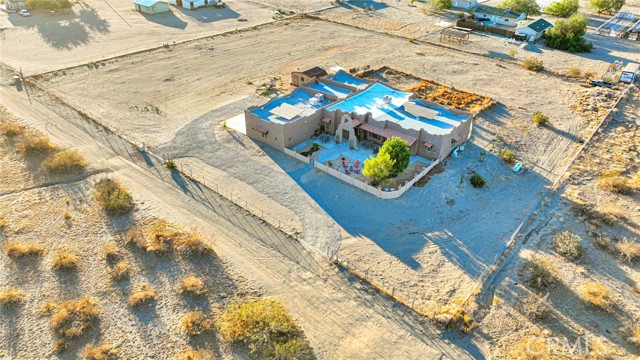 4575 Kreuer Road, Phelan CA: https://media.crmls.org/medias/e741f866-6620-4cee-bc2e-2ba100aa6c87.jpg