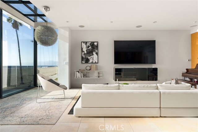 Detail Gallery Image 4 of 22 For 3009 Ocean Front Walk, Venice,  CA 90291 - 3 Beds | 2 Baths