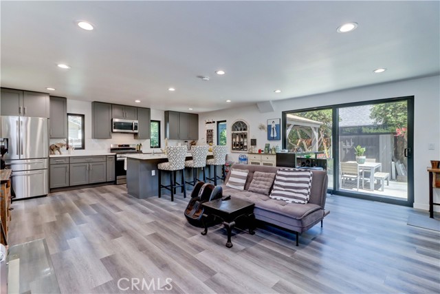 223 N St Andrews Place, Los Angeles CA: https://media.crmls.org/medias/e742f88a-9517-49ff-b90b-76dc5e6d98ba.jpg