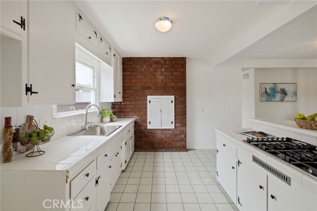 Detail Gallery Image 9 of 41 For 20533 Eastwood Ave, Torrance,  CA 90503 - 4 Beds | 2 Baths