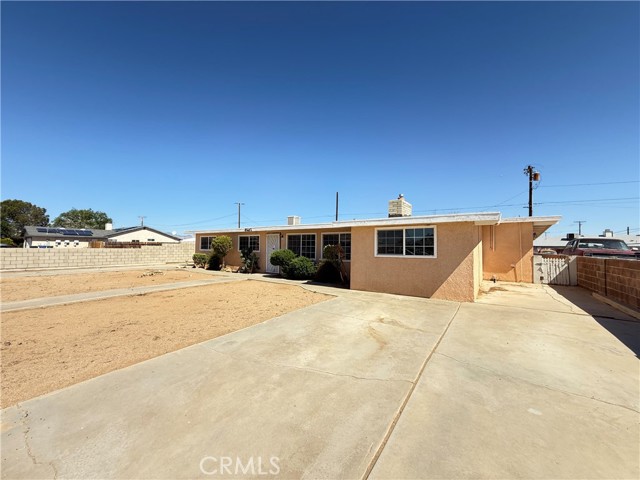 Detail Gallery Image 4 of 27 For 8461 Eucalyptus Ave, California City,  CA 93505 - 4 Beds | 1/1 Baths