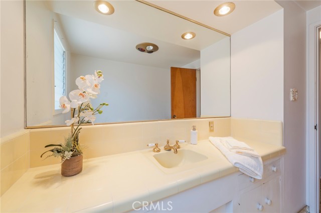 223 N Enrose Avenue, San Pedro CA: https://media.crmls.org/medias/e7443632-31c3-4c78-ae29-fc4e769e4758.jpg