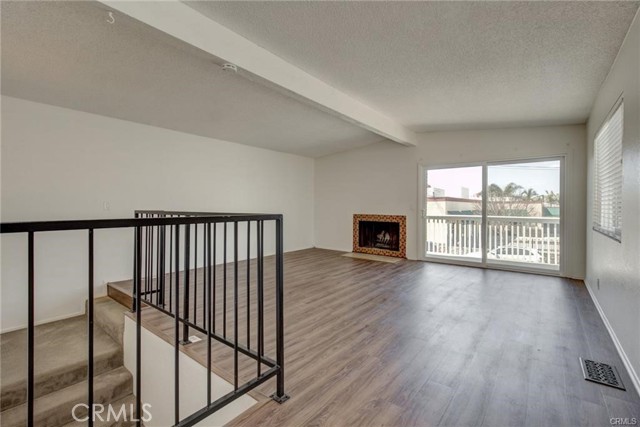 Detail Gallery Image 3 of 27 For 814 3rd St, Hermosa Beach,  CA 90254 - 3 Beds | 2 Baths