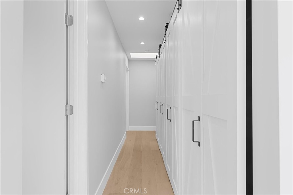 https://media.crmls.org/medias/e744b71a-4296-45eb-895b-33e4e7494c4a.jpg?preset=X-Large