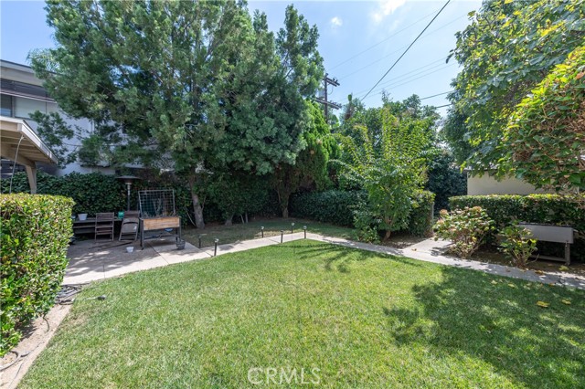 14734 Magnolia Boulevard photo 30