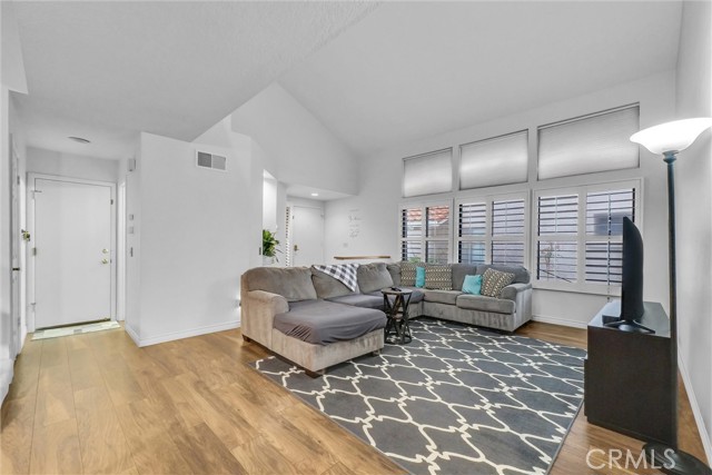 9796 Scanlan Court, Fountain Valley CA: https://media.crmls.org/medias/e7451dec-ba0a-4712-b649-f14b82a53576.jpg