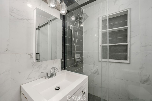 6059 Vantage Avenue, Valley Glen CA: https://media.crmls.org/medias/e7452198-4b06-40ec-aa59-591b53a1cd62.jpg