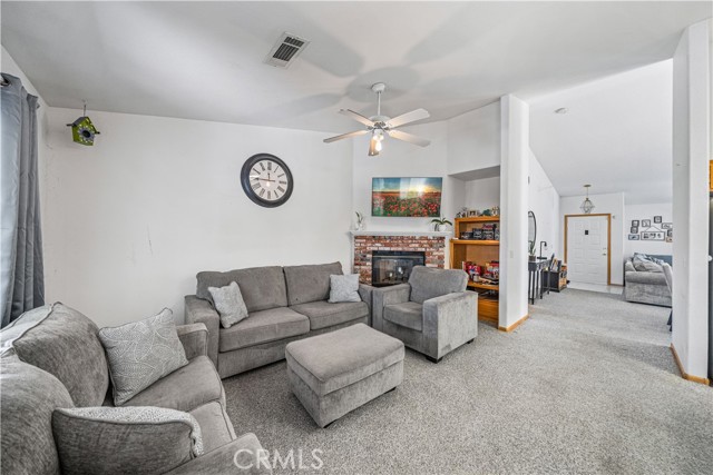 12994 High Vista st, Victorville CA: https://media.crmls.org/medias/e7453f12-e0c1-4568-a908-64d02772aa6d.jpg