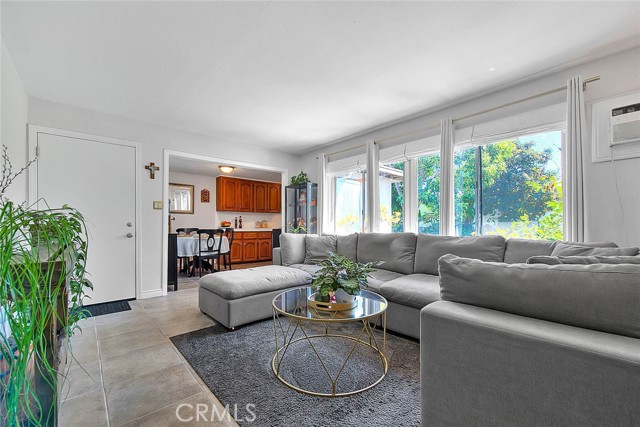 Detail Gallery Image 3 of 52 For 17860 E Laxford, Azusa,  CA 91702 - 3 Beds | 1 Baths