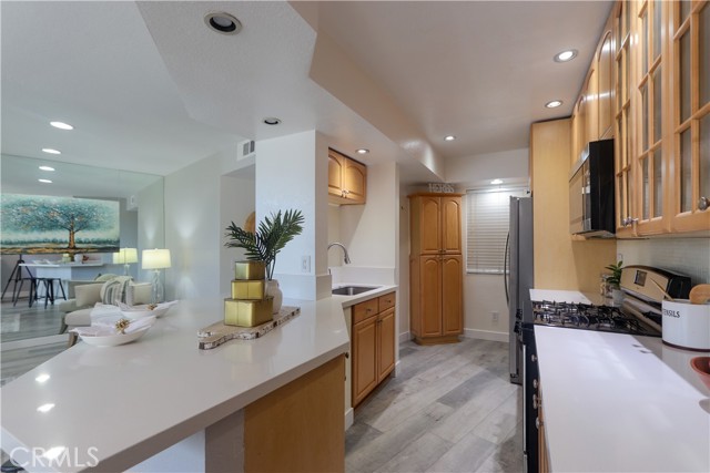 Detail Gallery Image 11 of 40 For 302 San Nicholas, Laguna Beach,  CA 92651 - 2 Beds | 2/1 Baths