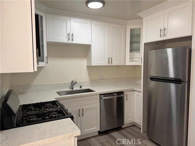 Detail Gallery Image 4 of 25 For 2209 Carnegie Ln #2,  Redondo Beach,  CA 90278 - 2 Beds | 1 Baths