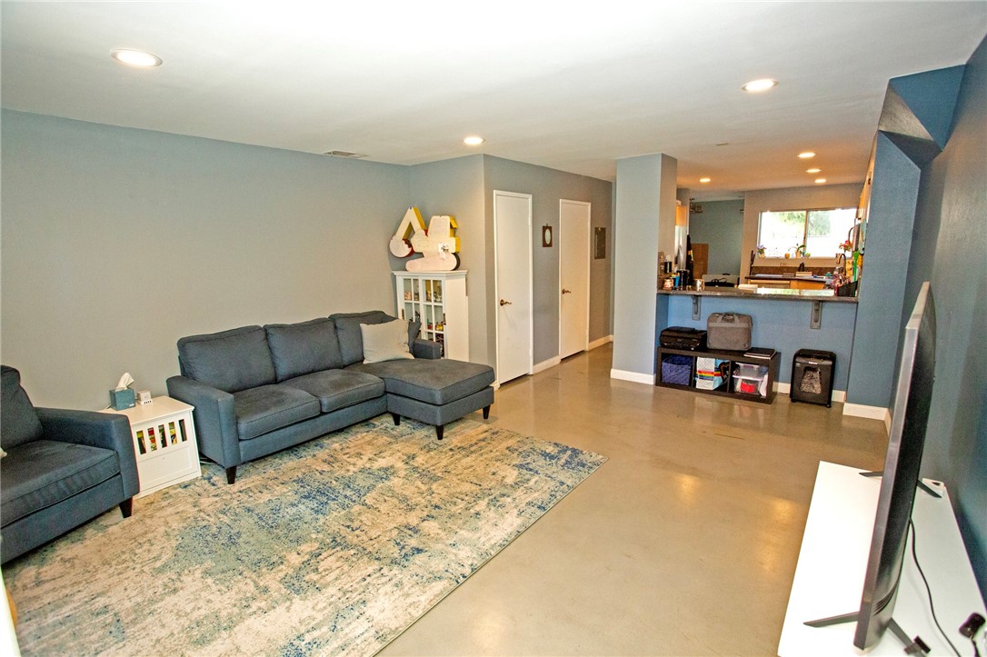 Detail Gallery Image 5 of 20 For 1235 E Carson St #2,  Carson,  CA 90745 - 2 Beds | 2/1 Baths