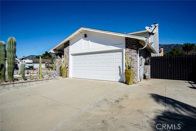 2464 Deanna Dr, San Bernardino, CA 92407