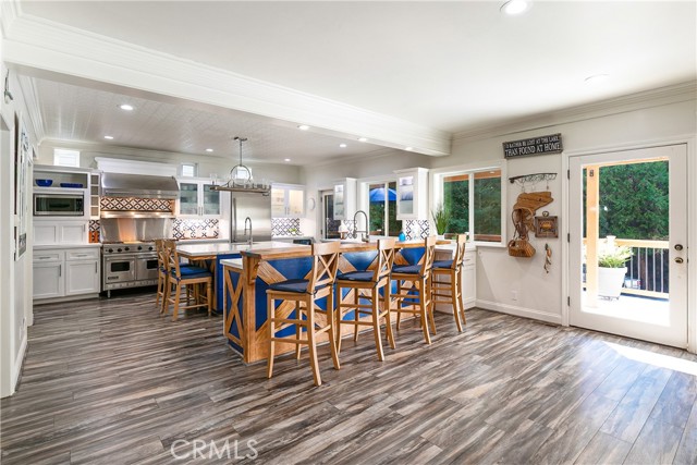 Detail Gallery Image 4 of 48 For 343 Garden, Lake Arrowhead,  CA 92352 - 5 Beds | 3 Baths