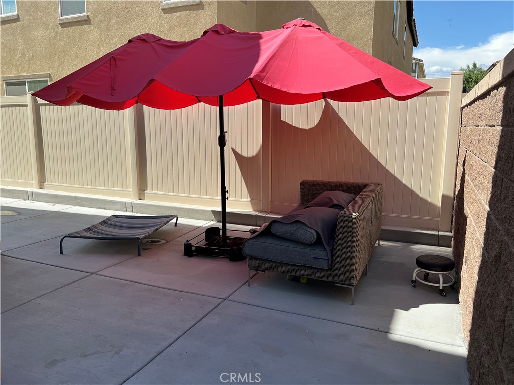 https://media.crmls.org/medias/e746d264-b2c7-499f-a777-db2c665eb81e.jpg?preset=X-Large